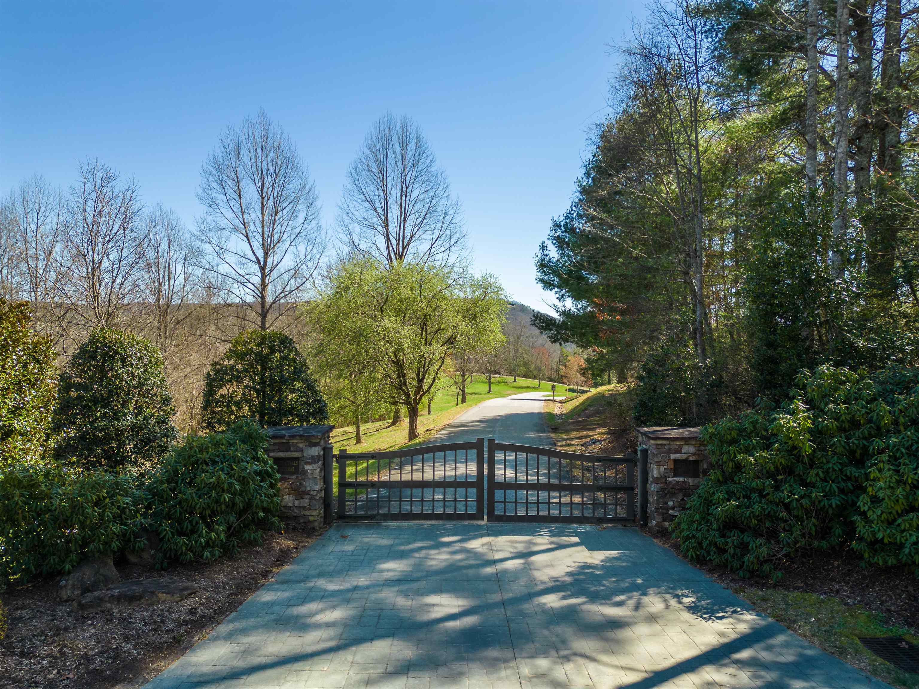132 Overlook Park Drive, Hendersonville, North Carolina image 3