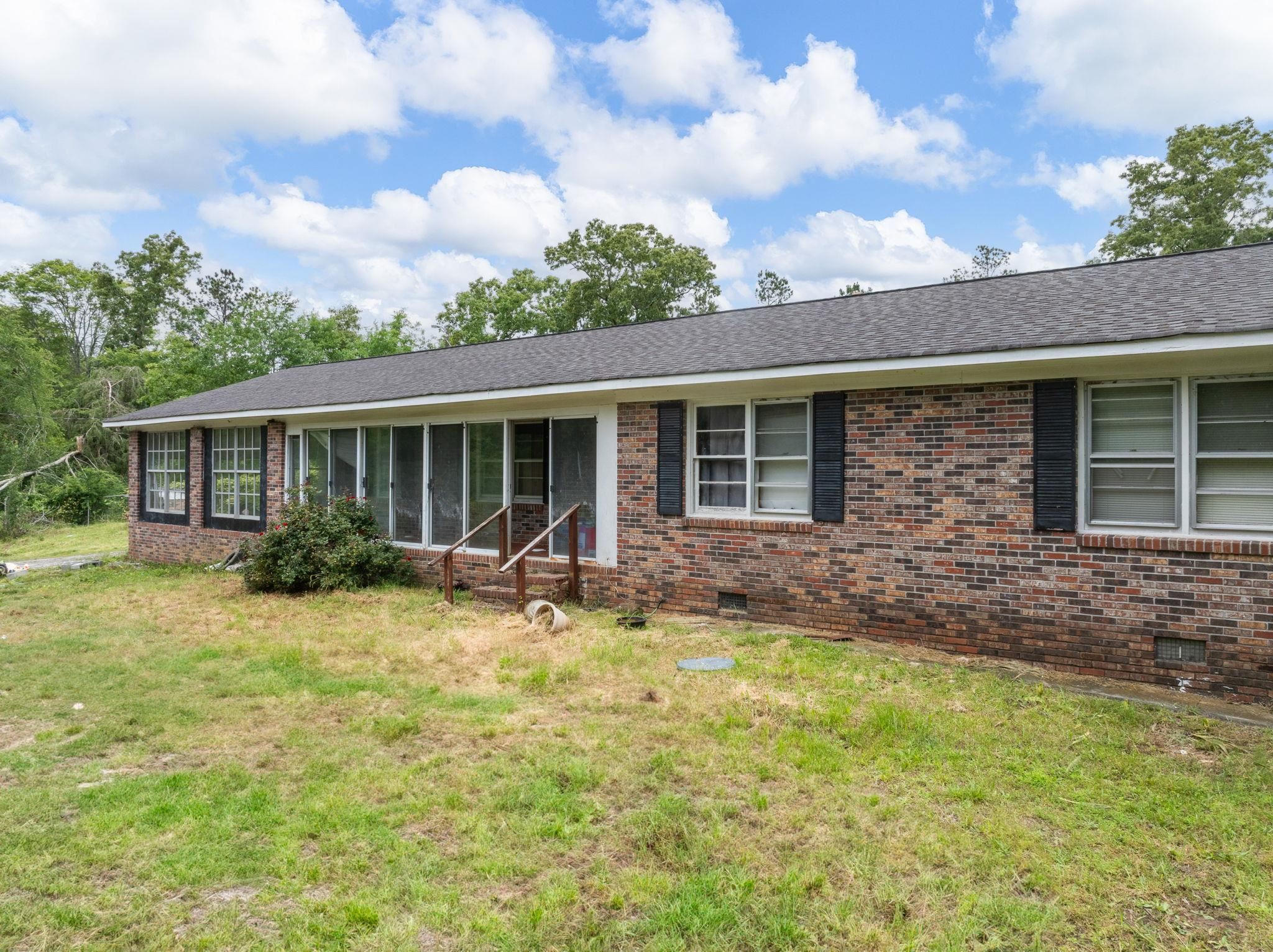 1225 Dogwood Lane, Clinton, South Carolina image 1