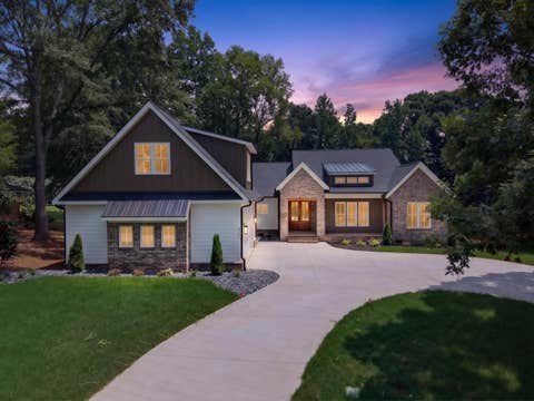 Homes For Sale - 321 Dunbarton Court<br/> Spartanburg, SC 29307