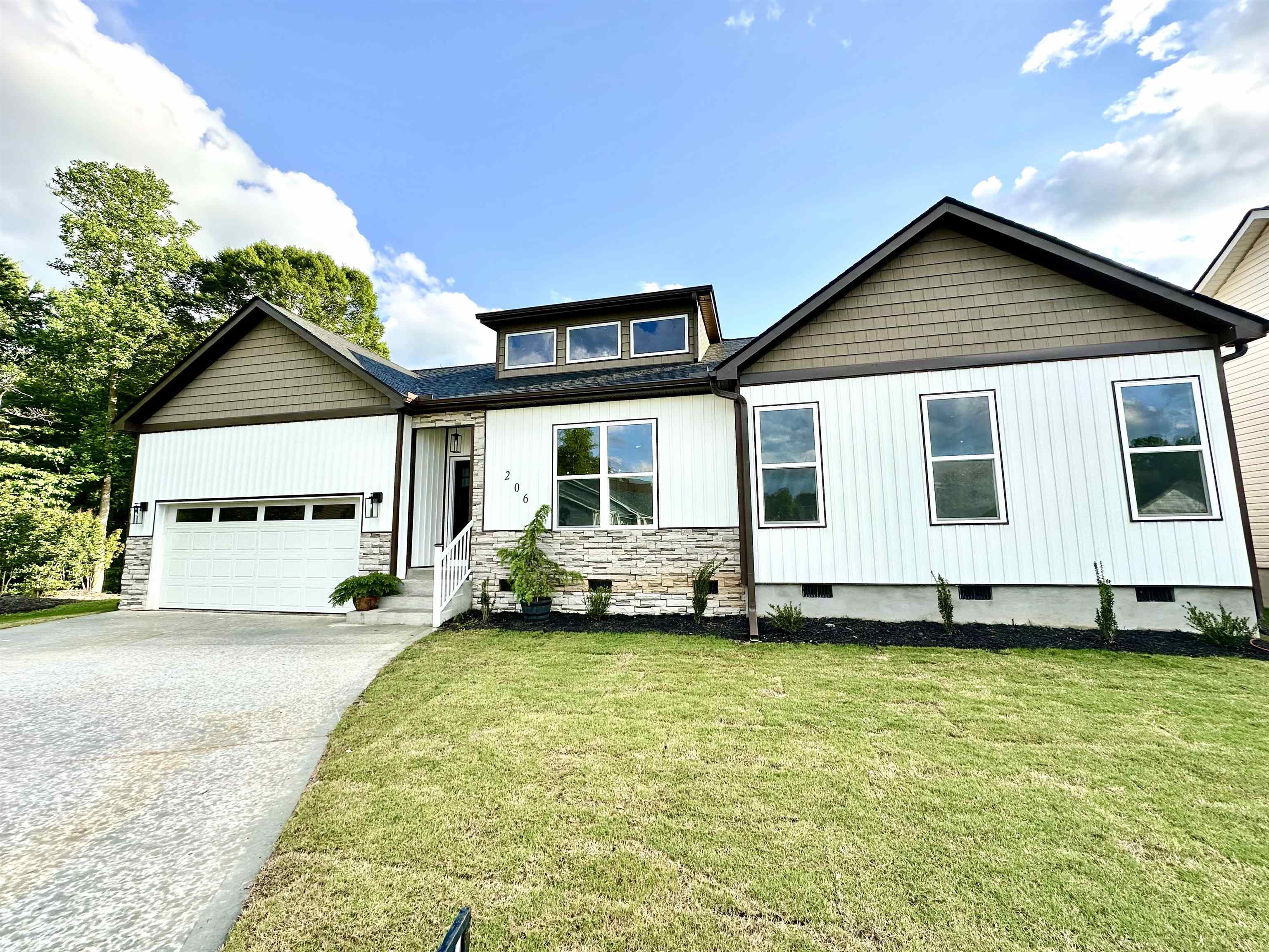 206 Page Creek Boulevard, Landrum, South Carolina image 1