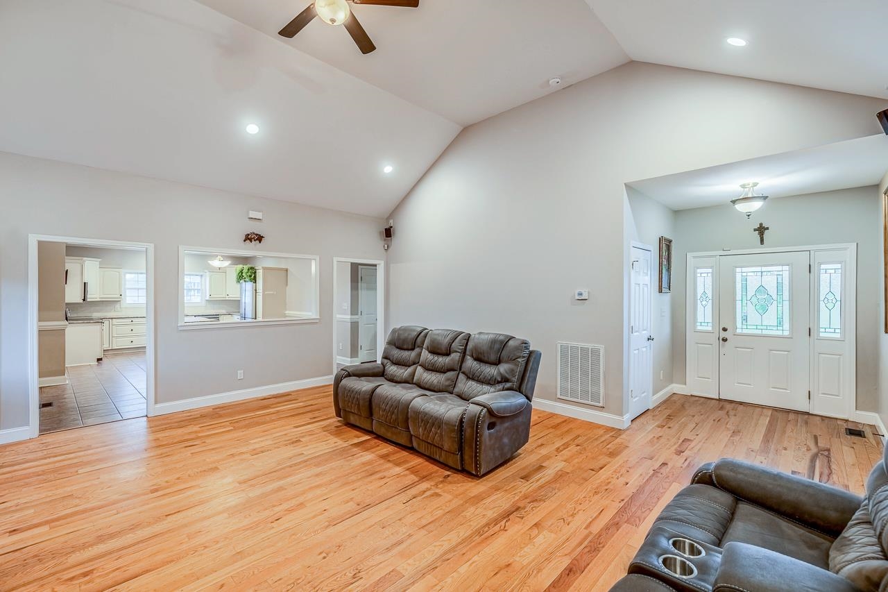 450 Meadow Road, Inman, South Carolina image 2