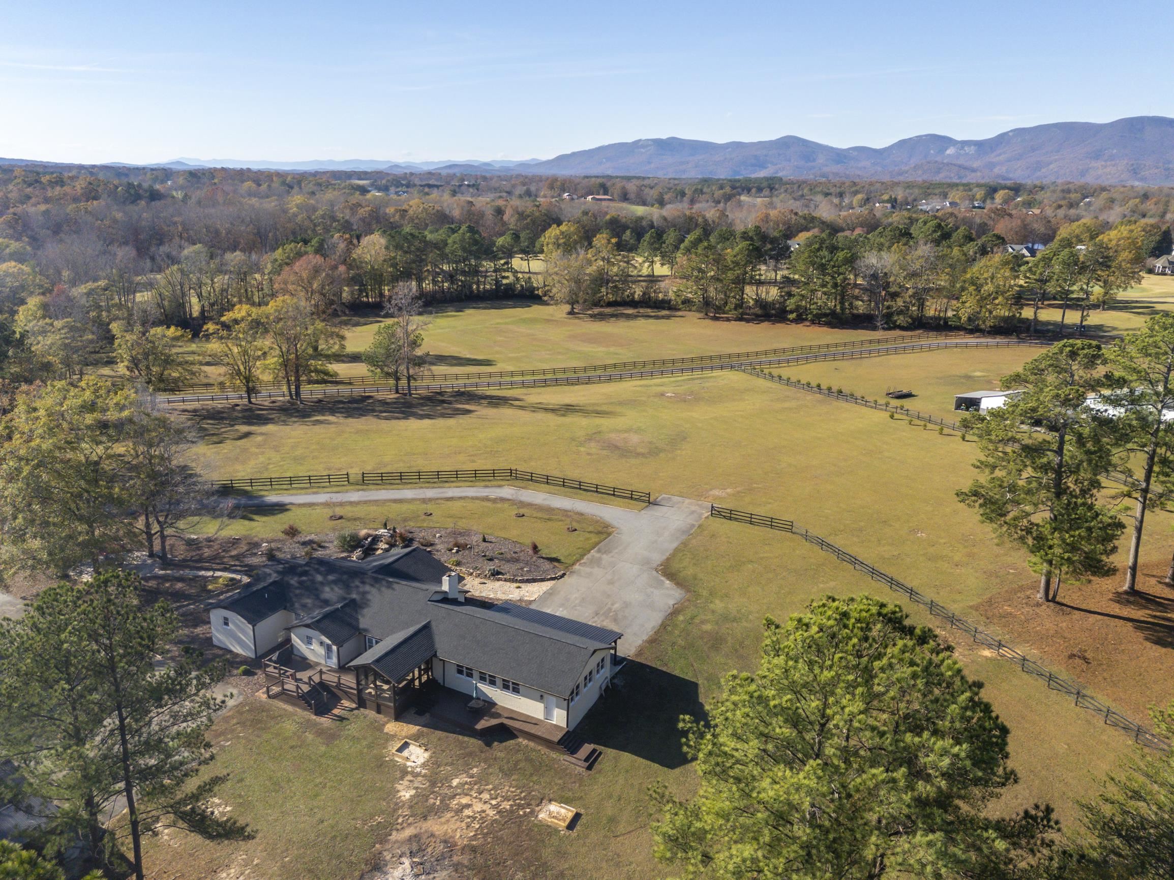 125 Pine Trace, Campobello, South Carolina image 2