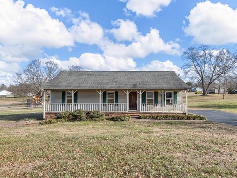 Homes For Sale - 202 Adams Court Ct<br/> Inman, SC 29349