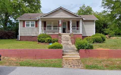 Homes For Sale - 216 W Claremont Street<br/> Gaffney, SC 29341