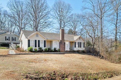 Homes For Sale - 100 Fernande Drive<br/> Mauldin, SC 29662