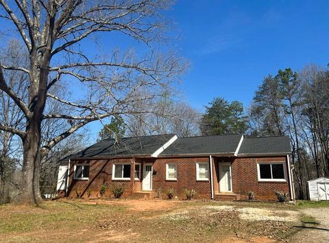 Multifamily For Sale - 204 Washington Road<br/> Cowpens, SC 29330