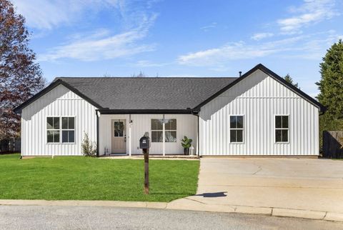 Multifamily For Sale - 206 Dexter Bend Court<br/> Fountain Inn, SC 29644