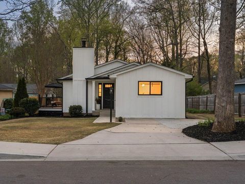 Homes For Sale - 1005 Summit Drive<br/> Greenville, SC 29609