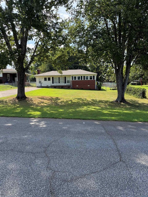 Homes For Sale - 275 Fox Drive<br/> Spartanburg, SC 29302