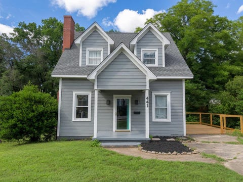 Homes For Sale - 441 E Buford Street<br/> Cherokee County, Gaffney, SC 29340