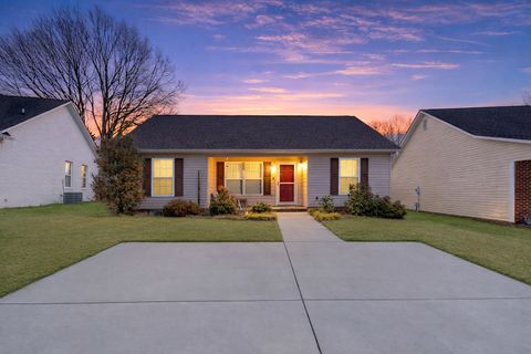 Homes For Sale - 345 Bishop Hicks Court<br/> Inman, SC 29349