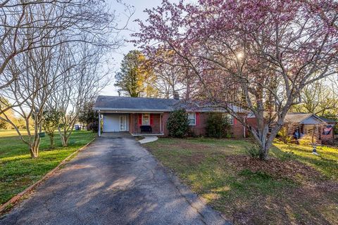 Homes For Sale - 101 Beth Court<br/> Spartanburg, SC 29302