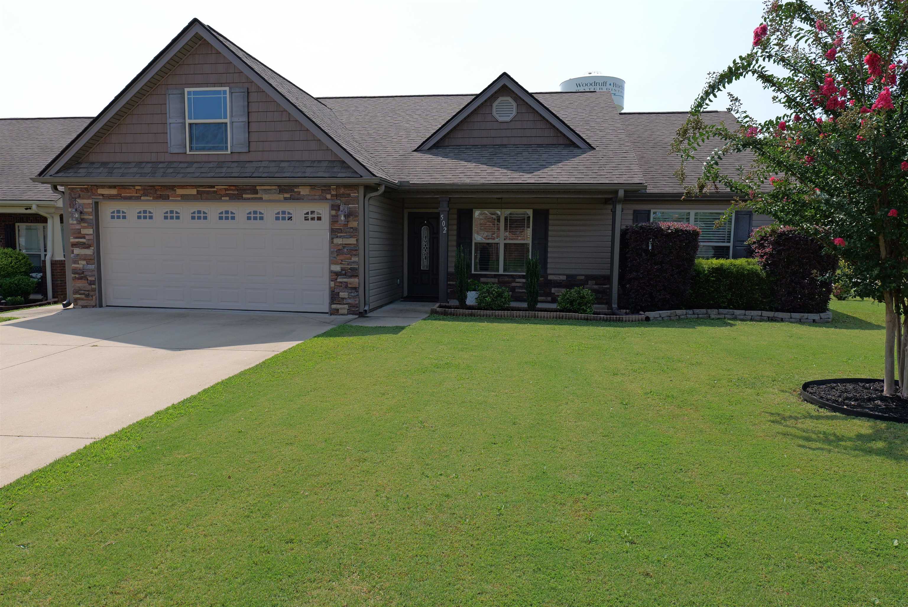 502 E Heatherstone Lane, Roebuck, South Carolina image 1