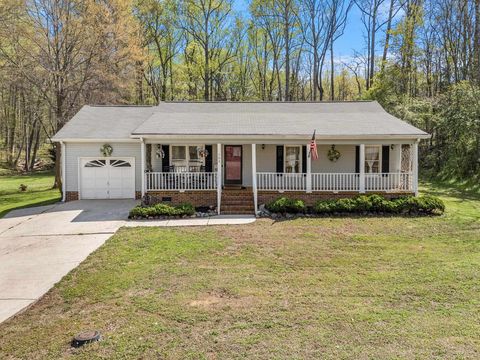 Homes For Sale - 702 Willow Branch Drive<br/> Simpsonville, SC 29680