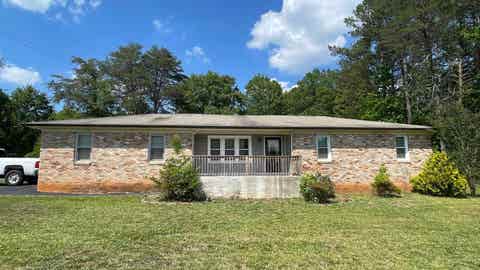 Homes For Sale - 322 Hope Road<br/> Spartanburg, SC 29303
