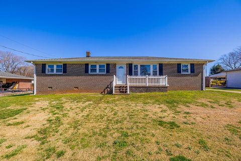 Homes For Sale - 102 Wildrose Lane<br/> Greenville, SC 29617