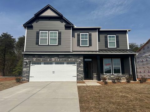 Homes For Sale - 335 E Pyrenees Drive<br/> Wellford, SC 29385