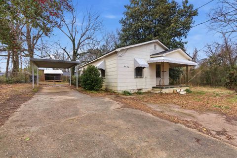 Homes For Sale - 140 Simpson Ave Avenue<br/> Woodruff, SC 29388