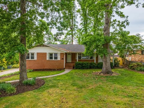Homes For Sale - 106 Oak Forest Drive<br/> Greer, SC 29650