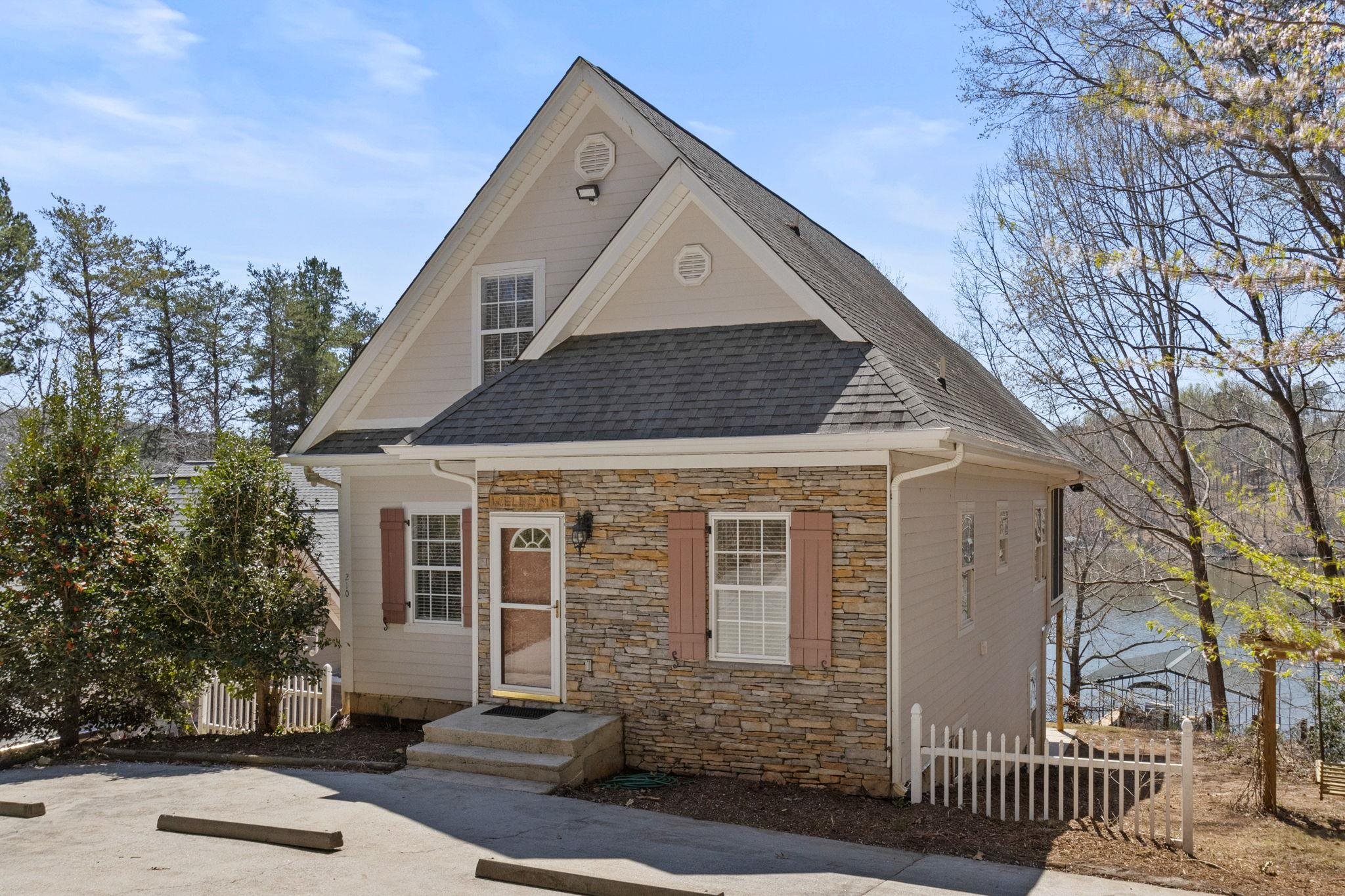 210 E Waters Edge Lane, West Union, South Carolina image 1