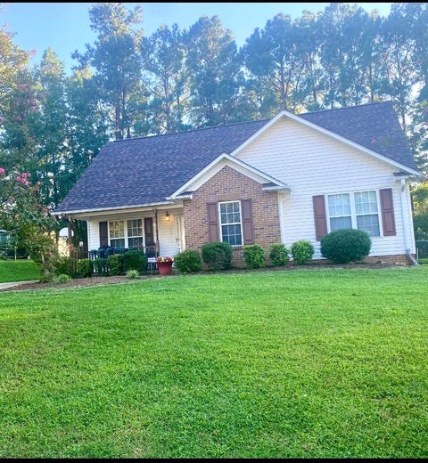 Homes For Sale - 318 E Myles Lane<br/> Spartanburg, SC 29303