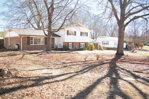 Homes For Sale - 16 Dexter Drive<br/> Taylors, SC 29687