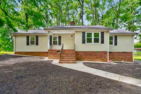 Homes For Sale - 234 Greencreek Drive<br/> Spartanburg, SC 29301