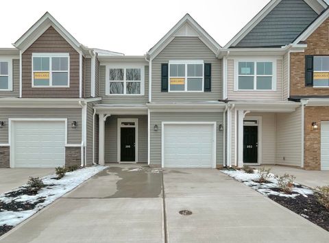 Townhouse For Sale - 205 Spartina Court<br/> Spartanburg, SC 29307
