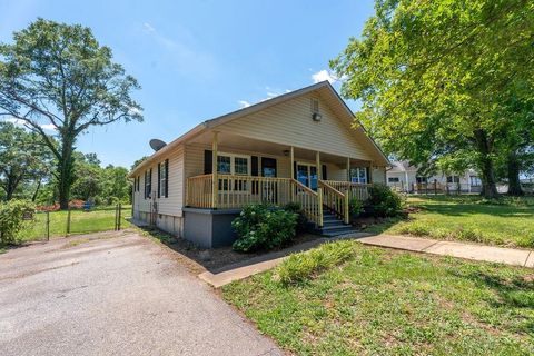 Homes For Sale - 423 Carolina Dr Dr<br/> Spartanburg, SC 29306