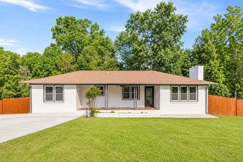 Homes For Sale - 102 American Legion Road<br/> Greer, SC 29651