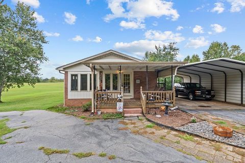 A home in Laurens