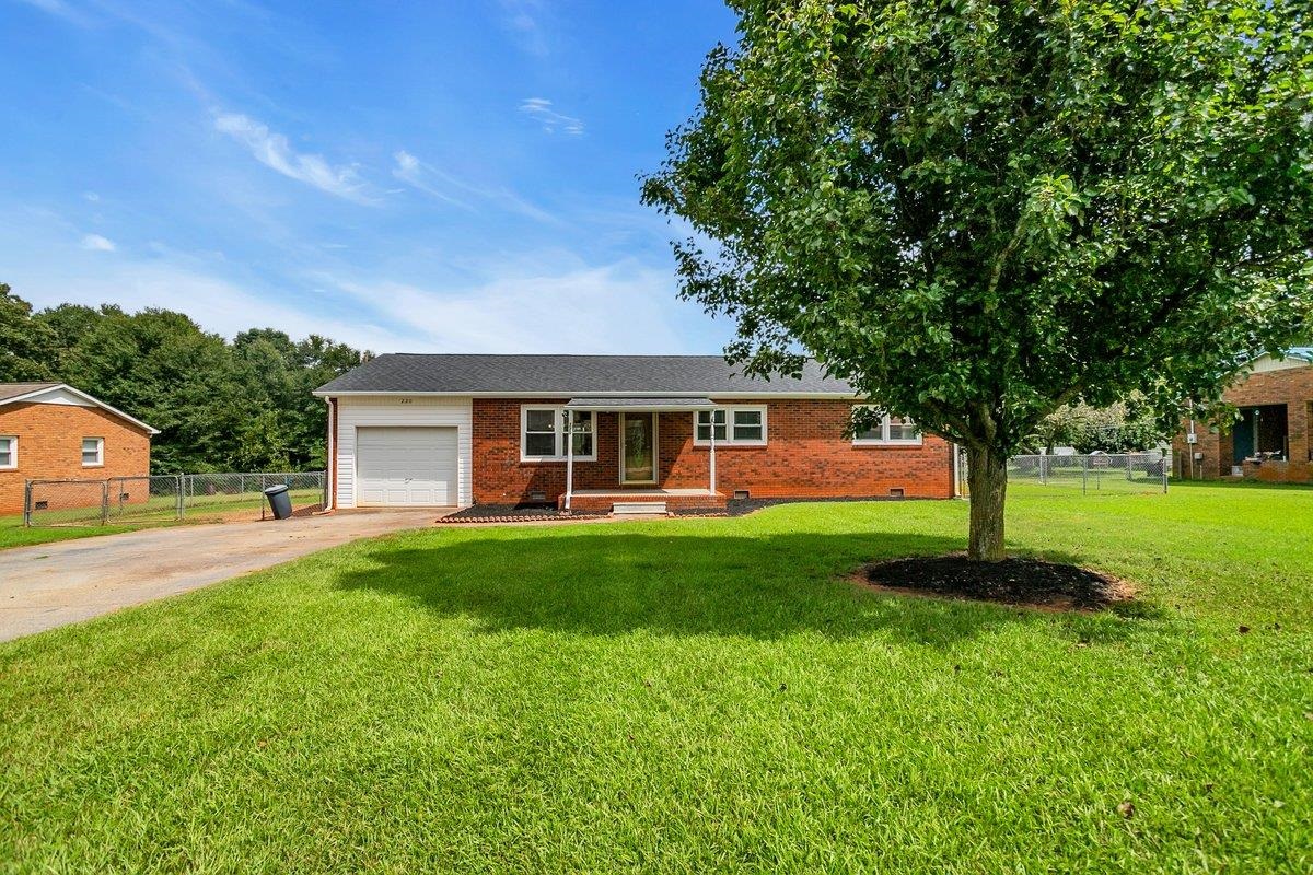 Chesnee, South Carolina 29323, United States, 3 Bedrooms Bedrooms, ,2 BathroomsBathrooms,Residential,Active,233135