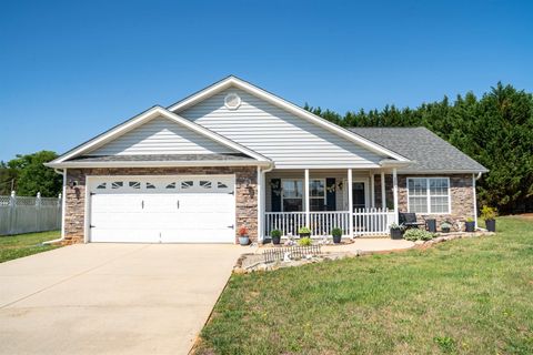Homes For Sale - 111 Inman Road<br/> Inman, SC 29349