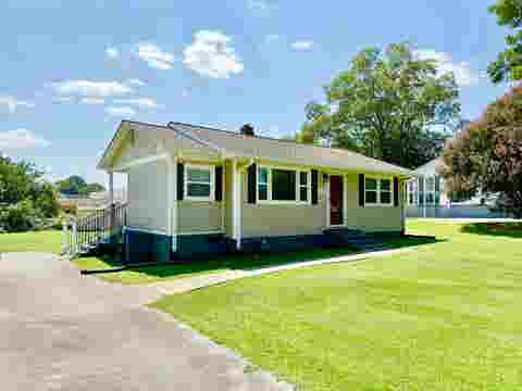 Homes For Sale - 124 W 9th Street St<br/> Gaffney, SC 29340