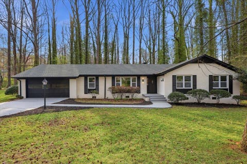 Homes For Sale - 100 Holly Road<br/> Taylors, SC 29687