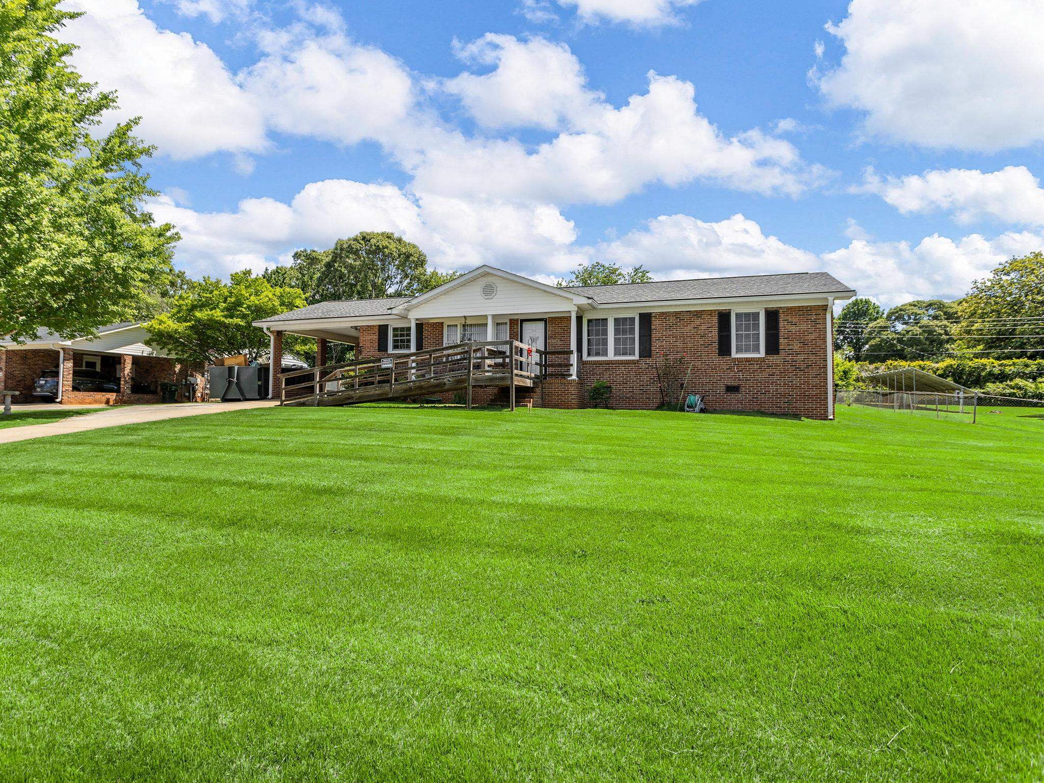 213 Overhill Dr Dr, Duncan, South Carolina image 3