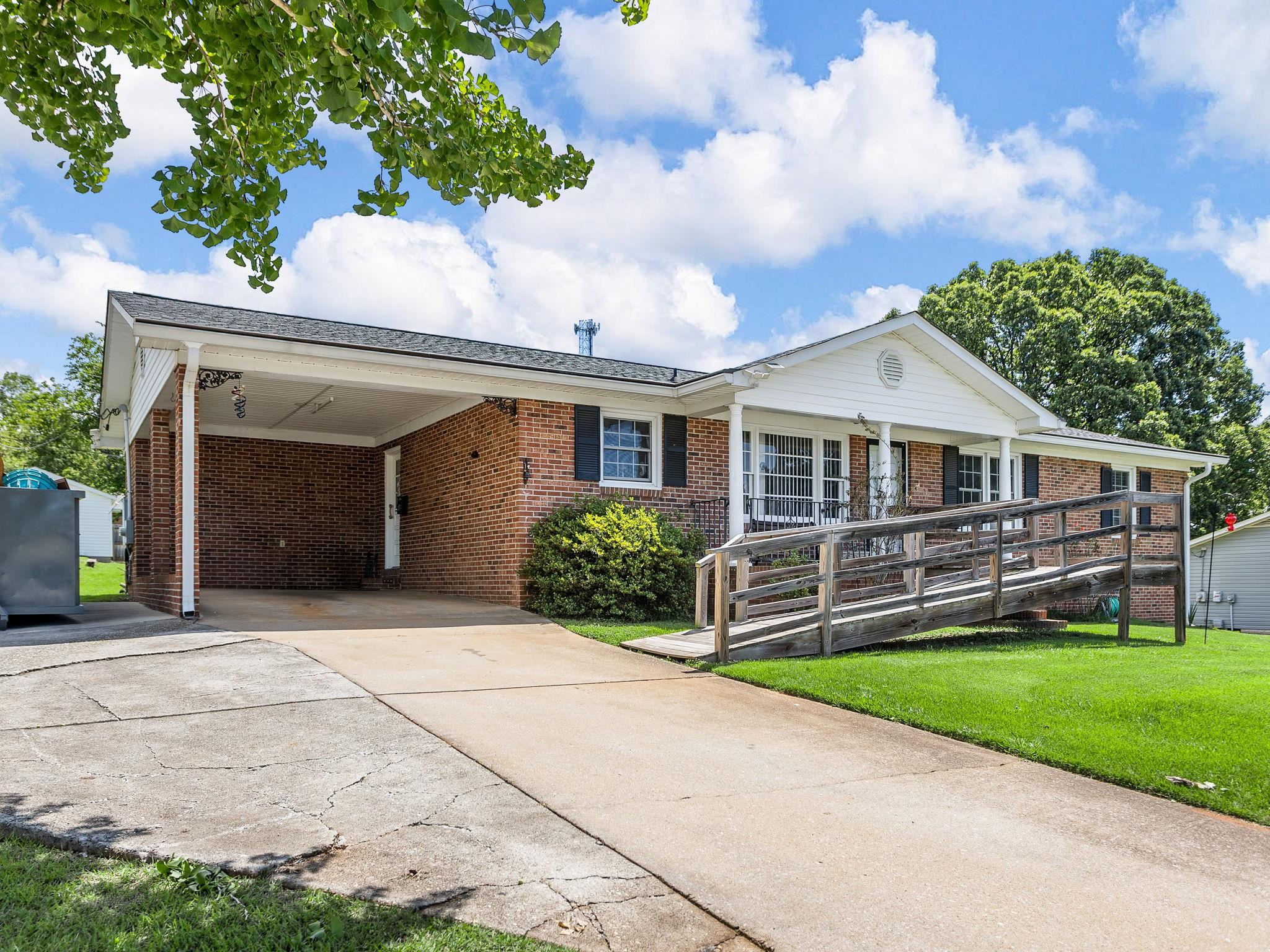 213 Overhill Dr Dr, Duncan, South Carolina image 2