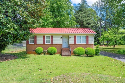 Homes For Sale - 8 Cross Street<br/> Inman, SC 29349