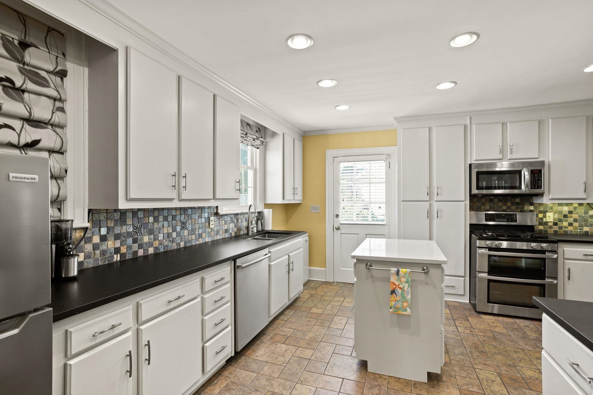 402 Brookwood Drive, Greenville, South Carolina image 20