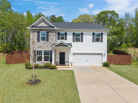 Homes For Sale - 727 Chesterfield Court<br/> Boiling Springs, SC 29316