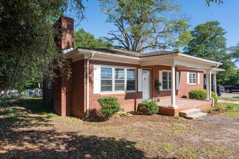 Homes For Sale - 663 Chesnee Hwy Hwy<br/> Spartanburg, SC 29303