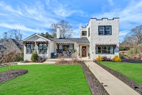 Homes For Sale - 176 E Victoria Road<br/> Spartanburg, SC 29301