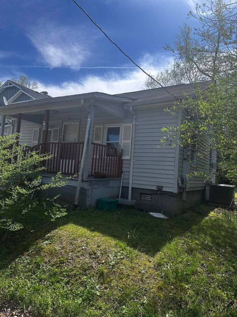 Homes For Sale - 129 Cannon Street<br/> Woodruff, SC 29388