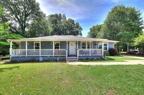 Homes For Sale - 120 Swain Avenue<br/> Boiling Springs, SC 29316