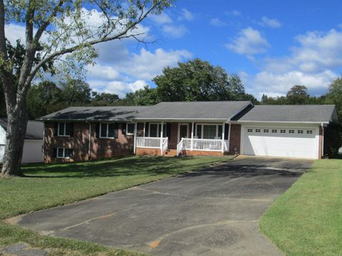 Homes For Sale - 102 W Bridges Street St<br/> Landrum, SC 29356