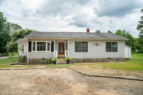 Homes For Sale - 548 Honeysuckle Road<br/> spartanburg, SC 29303