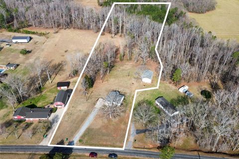 Homes For Sale - 303 Horse Creek Road<br/> Chesnee, SC 29323