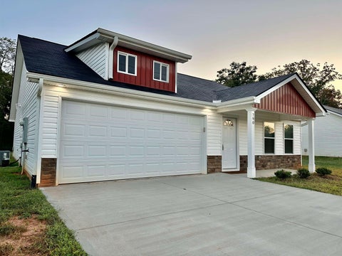 Homes For Sale - 790 N Trade Ave Extension<br/> Landrum, SC 29356