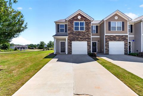 Townhouse For Sale - 1315 Wunder Way<br/> Boiling Springs, SC 29316
