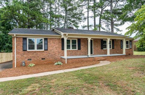Homes For Sale - 2031 Evergreen Drive Dr<br/> Boiling Springs, SC 29316